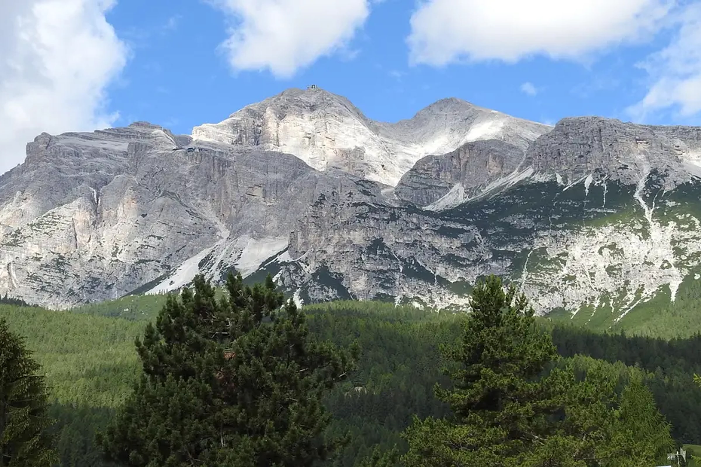 A day among the most beautiful mountains in the world, the Dolomites and Lake Braies